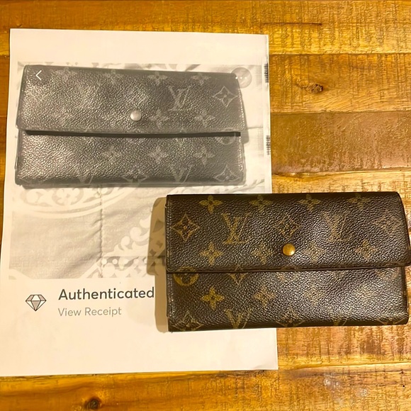 EUC Louis Vuitton Sarah International wallet - Picture 1 of 9